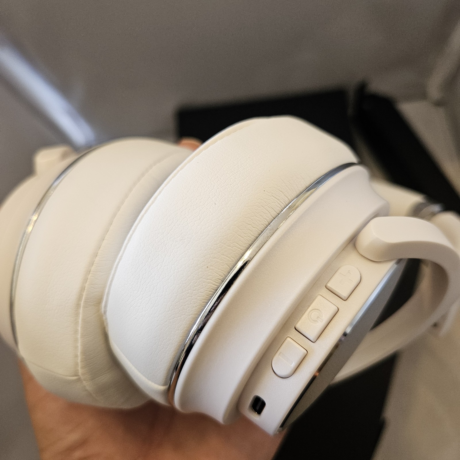 Raycon Everyday Headphones, White