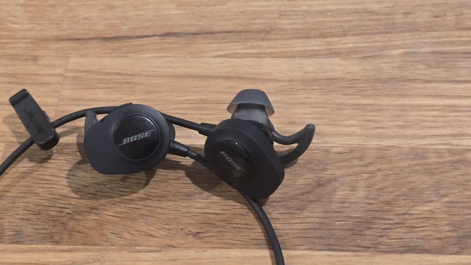 Bose SoundSport Wireless in Ear Neckband Headphones – Black