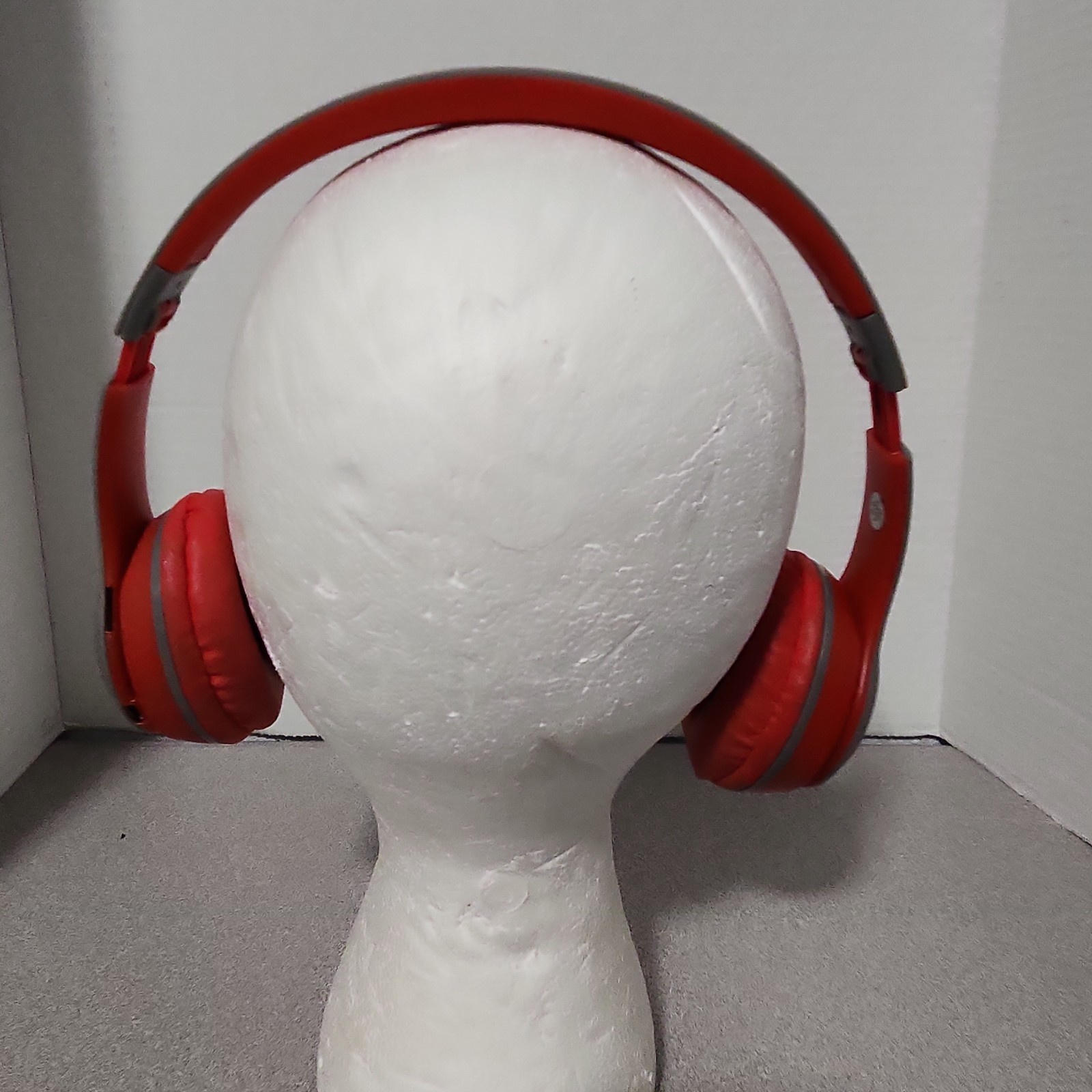 Beats by Dr. Dre Solo 2 Wireless On-Ear Headphones – Gray / Red – Tested Works