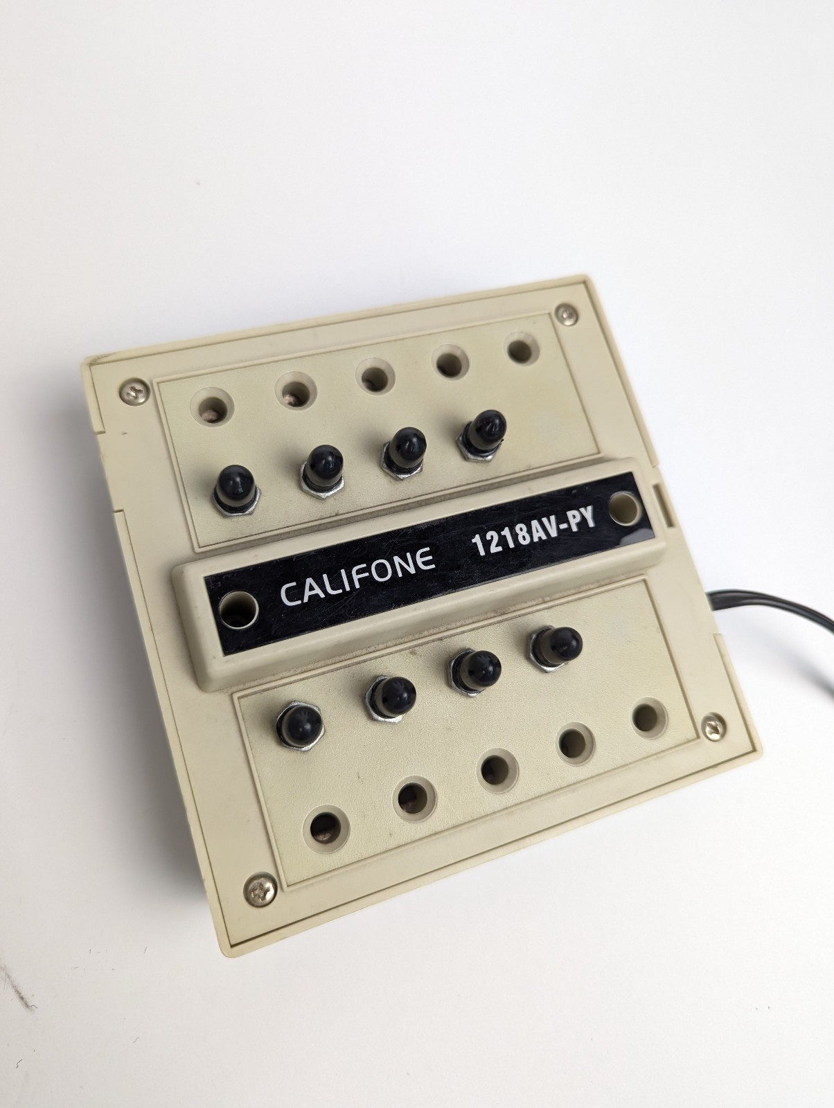 Califone 1218AV-PY Listening Center; 8 Pairs of Headphones Adjustable