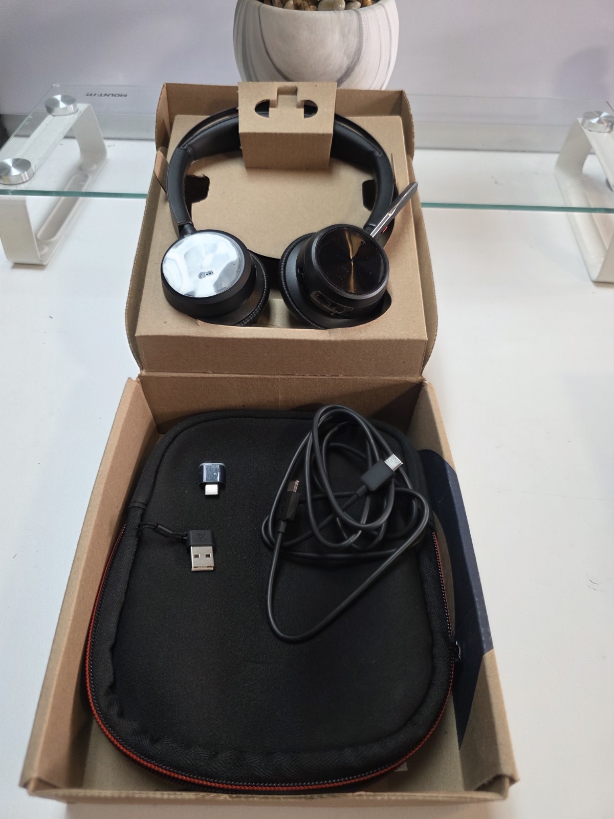 Poly Voyager Focus 2. New Open Box Free Delivery See Pictures.