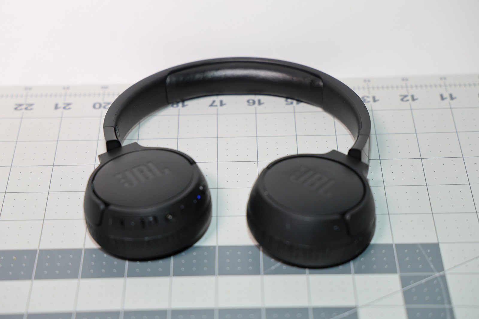 JBL Tune 660NC Bluetooth Headphones w/ Charger Cable and Adapter |o34