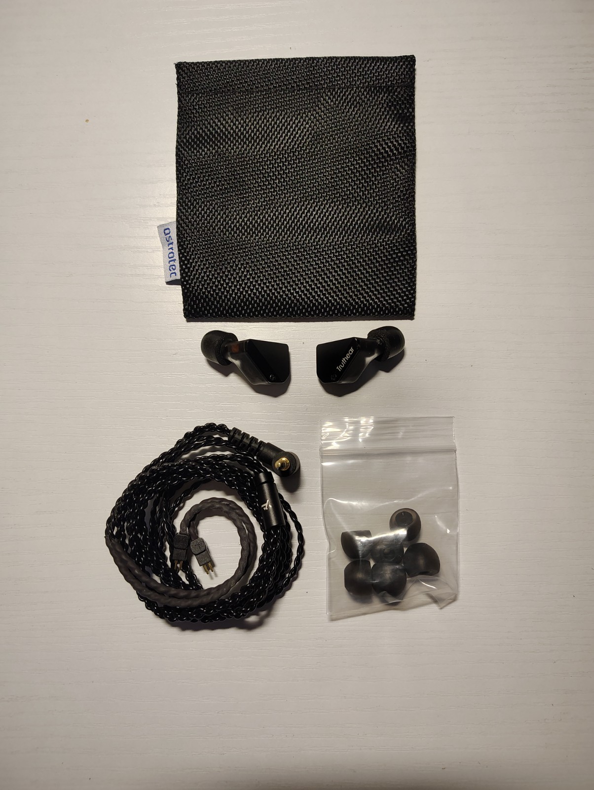 TRUTHEAR Hexa 1DD+3BA Hybrid In-Ear Monitors In Good Condition