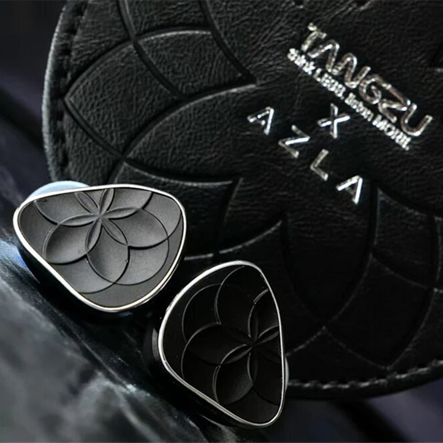 TANGZU X AZLA NOIR BLANC 1 Dynamic Driver 3 Balanced Armature Driver In-Ear