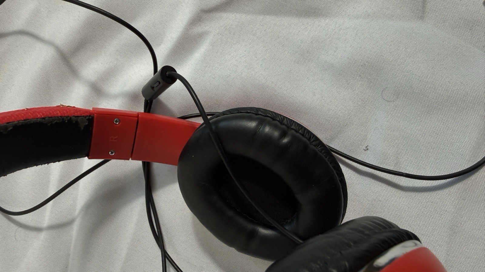Red Over-Ear Wired Headphones – 3.5mm Jack