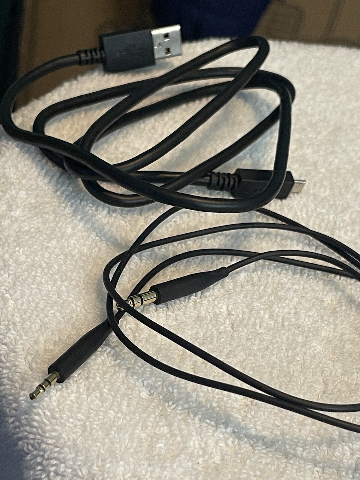 Bose QuietComfort 35 Over the Ear Wireless Headphones – Black Needs Ear Padding