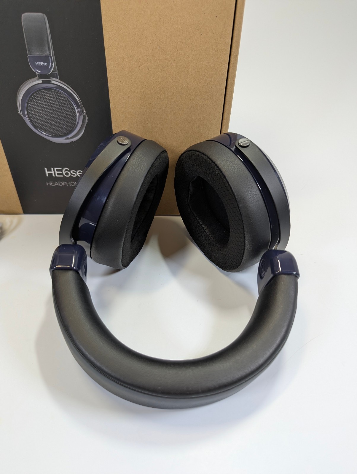 Hifiman HE-6 SE V2 Open Back Headphones – Balanced 6ft XLR Cable – Mint – Clean
