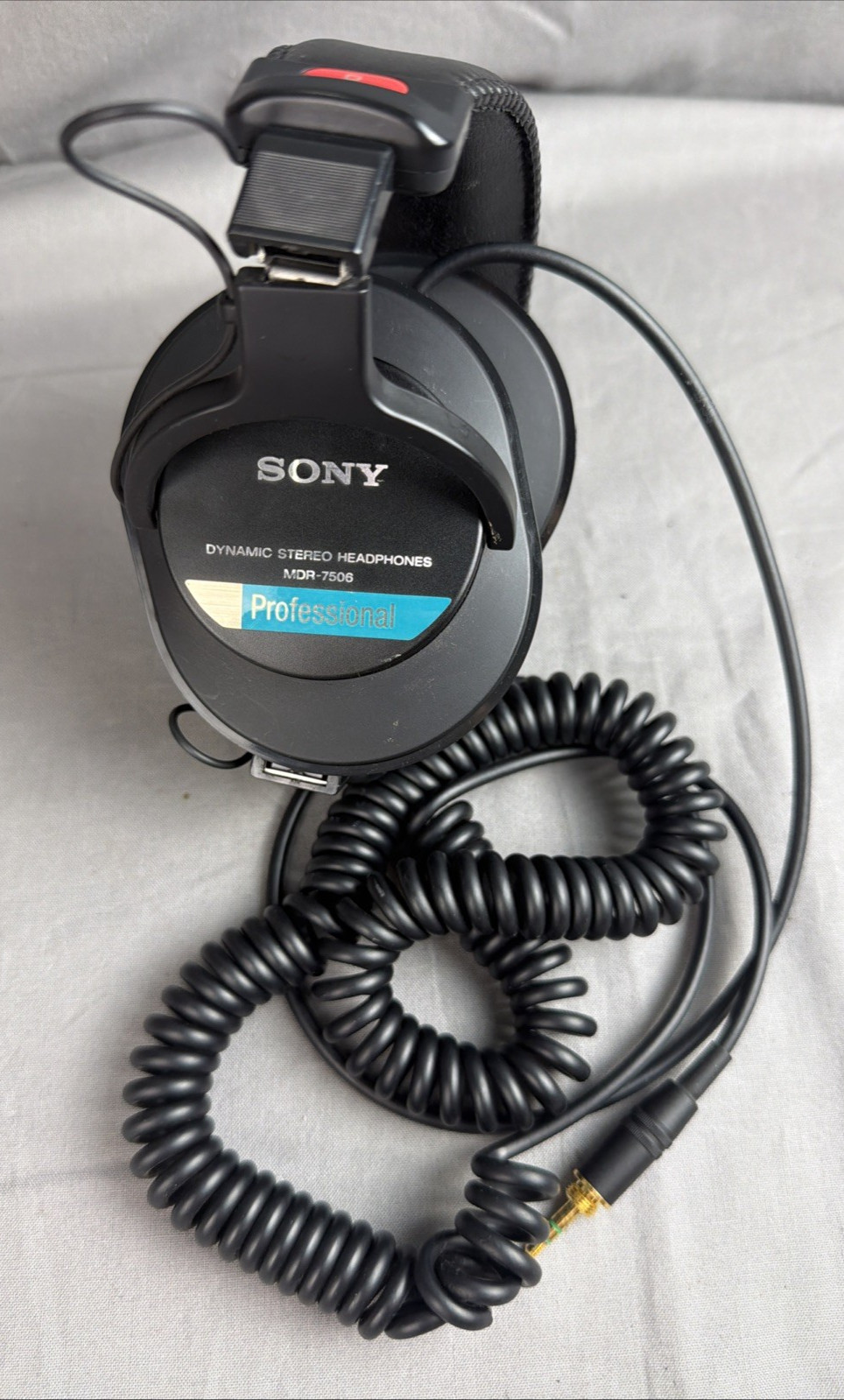 Sony MDR-7506 Professional Dynamic Studio Over Ear Headphones Tested READ