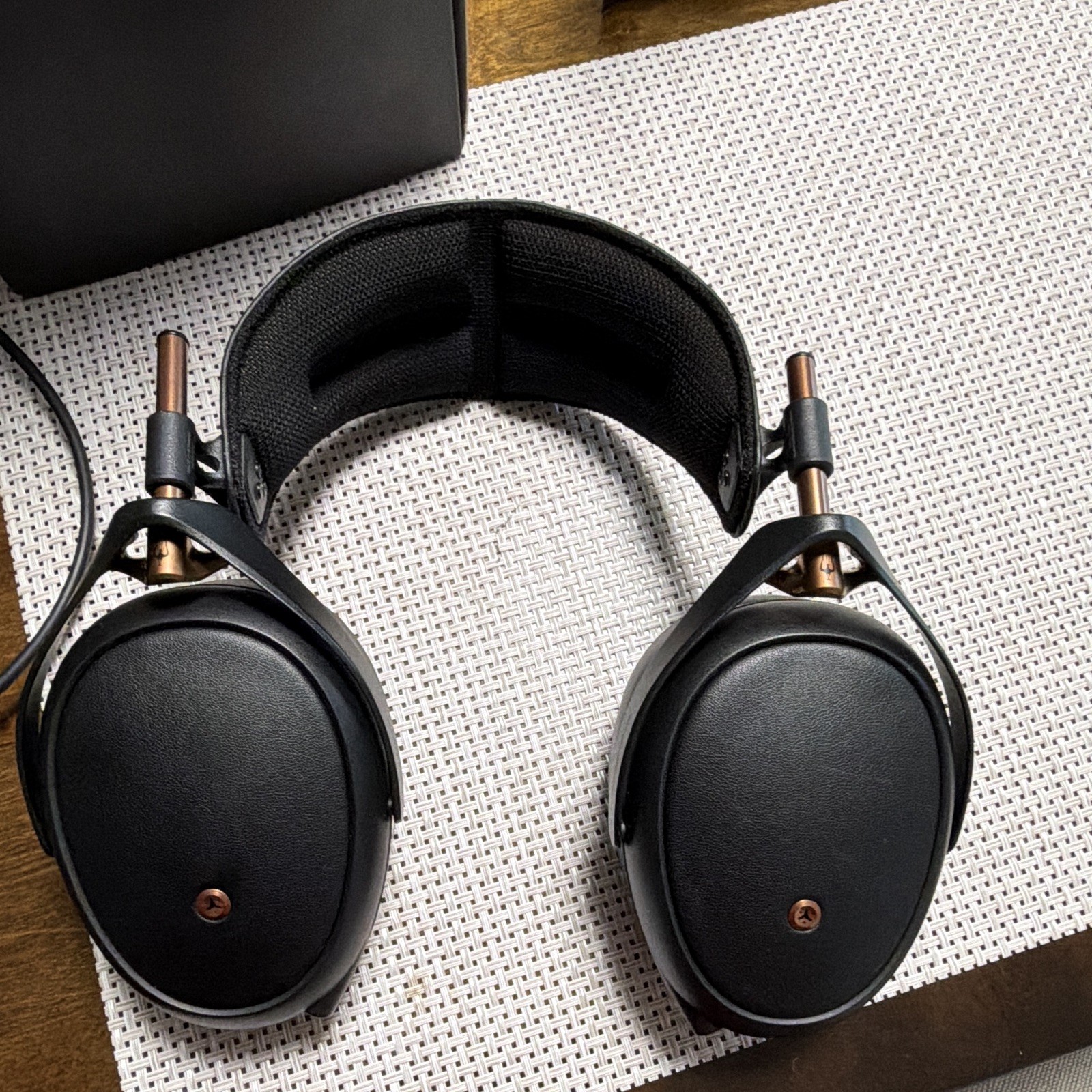 Meze Audio LIRIC Over-Ear Headphones Black Detachable Cable w/ Case & Box