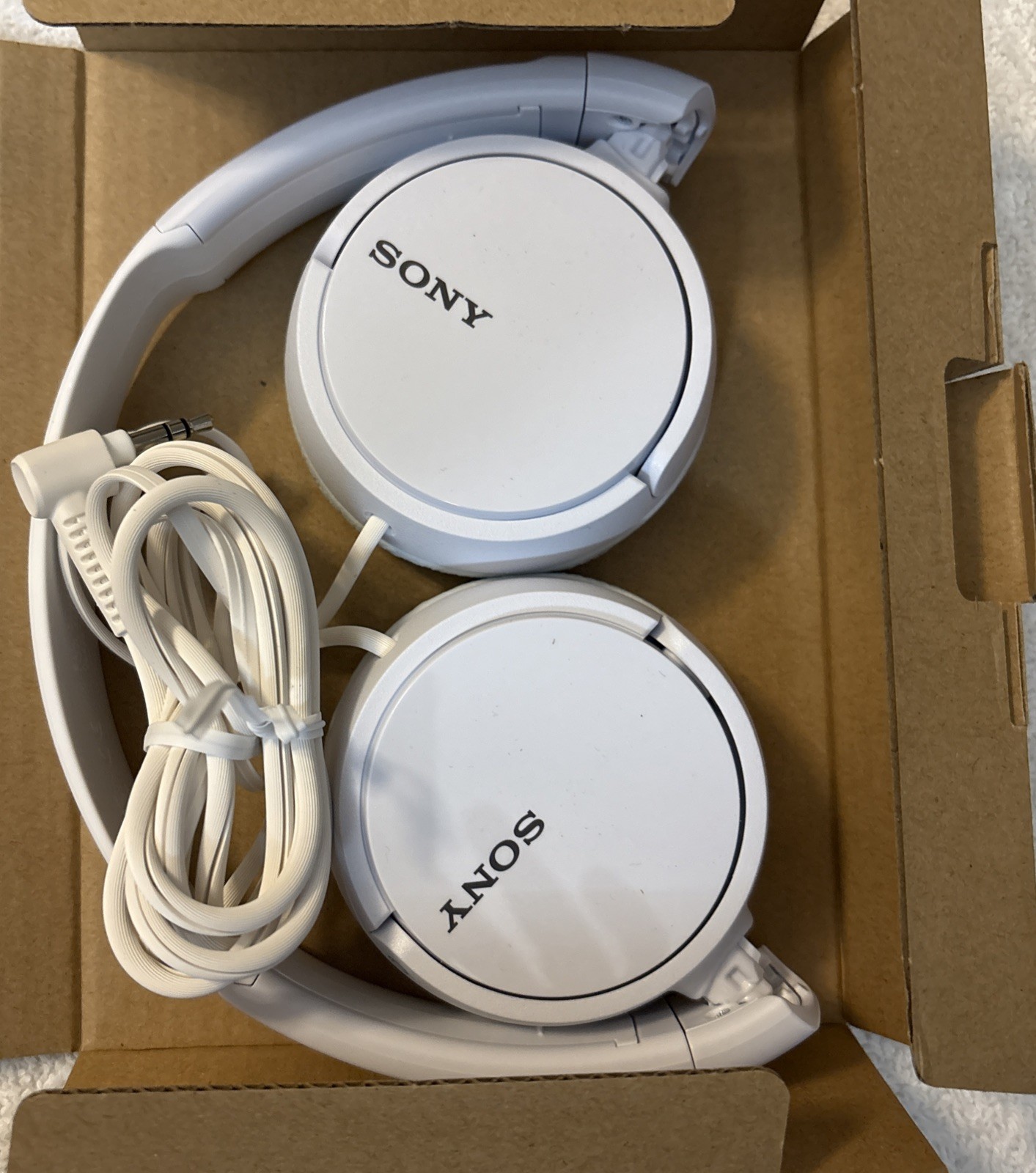 Sony MDR-ZX110 Ear-Pad (On the Ear) Headband Headphones – White