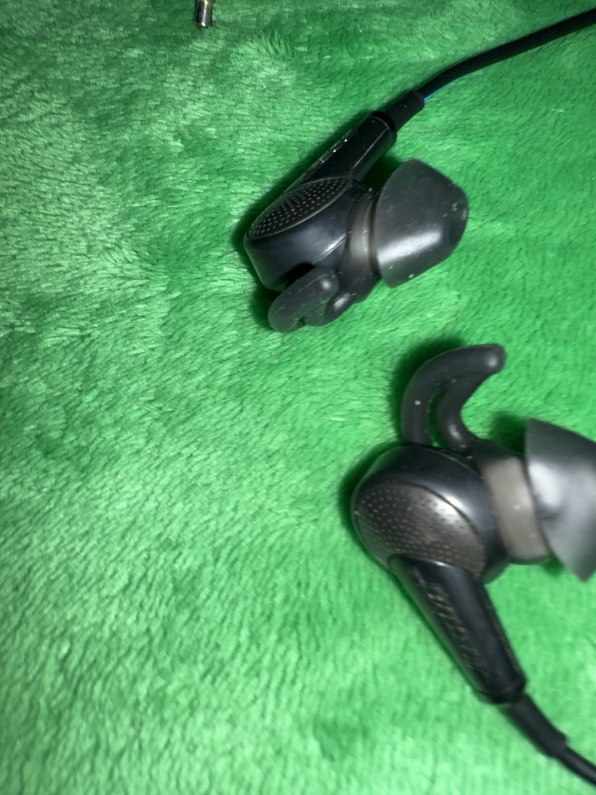 Bose QuietComfort 20 QC20 Noise Cancelling Headphones Earbuds