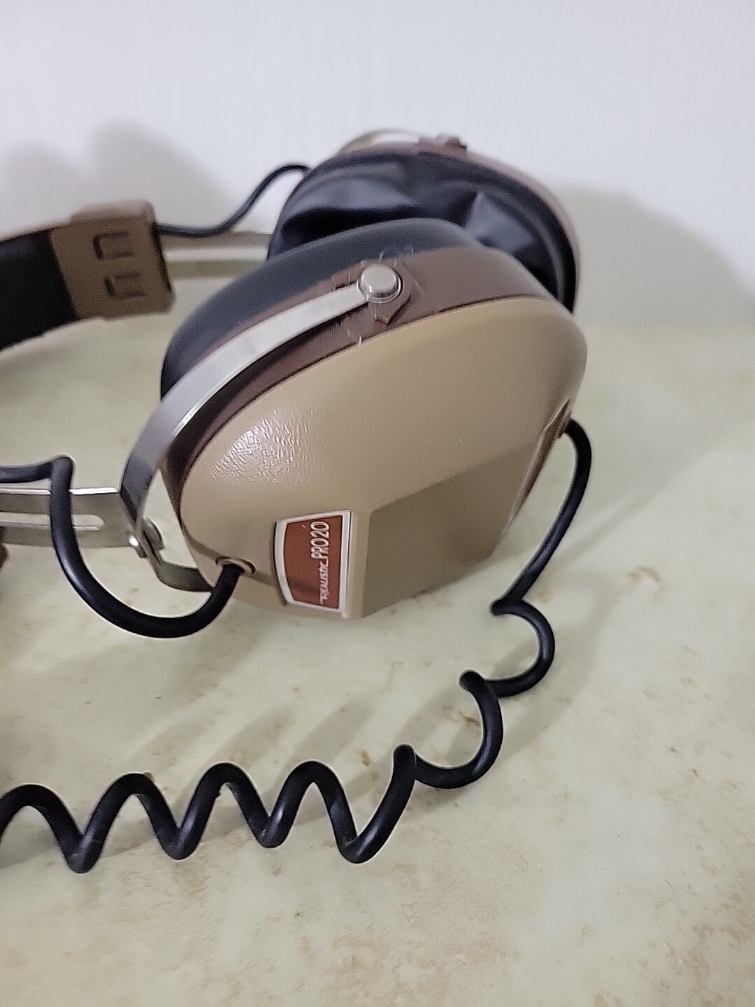 Realistic Pro 20 Over Ear Headphones W/Curly Cable Brown Vintage Radio Shack