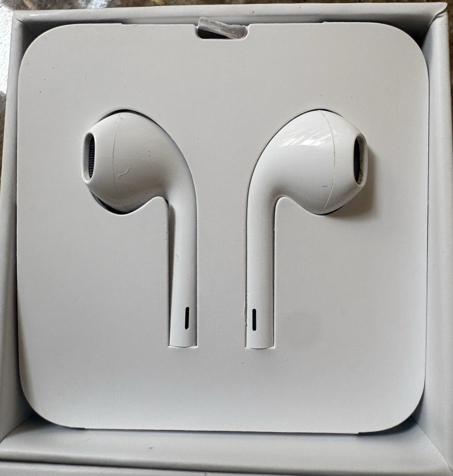 BRAND NEW Apple EarPods A1748 Lightning Connector In-Ear Wired Headphones w/box