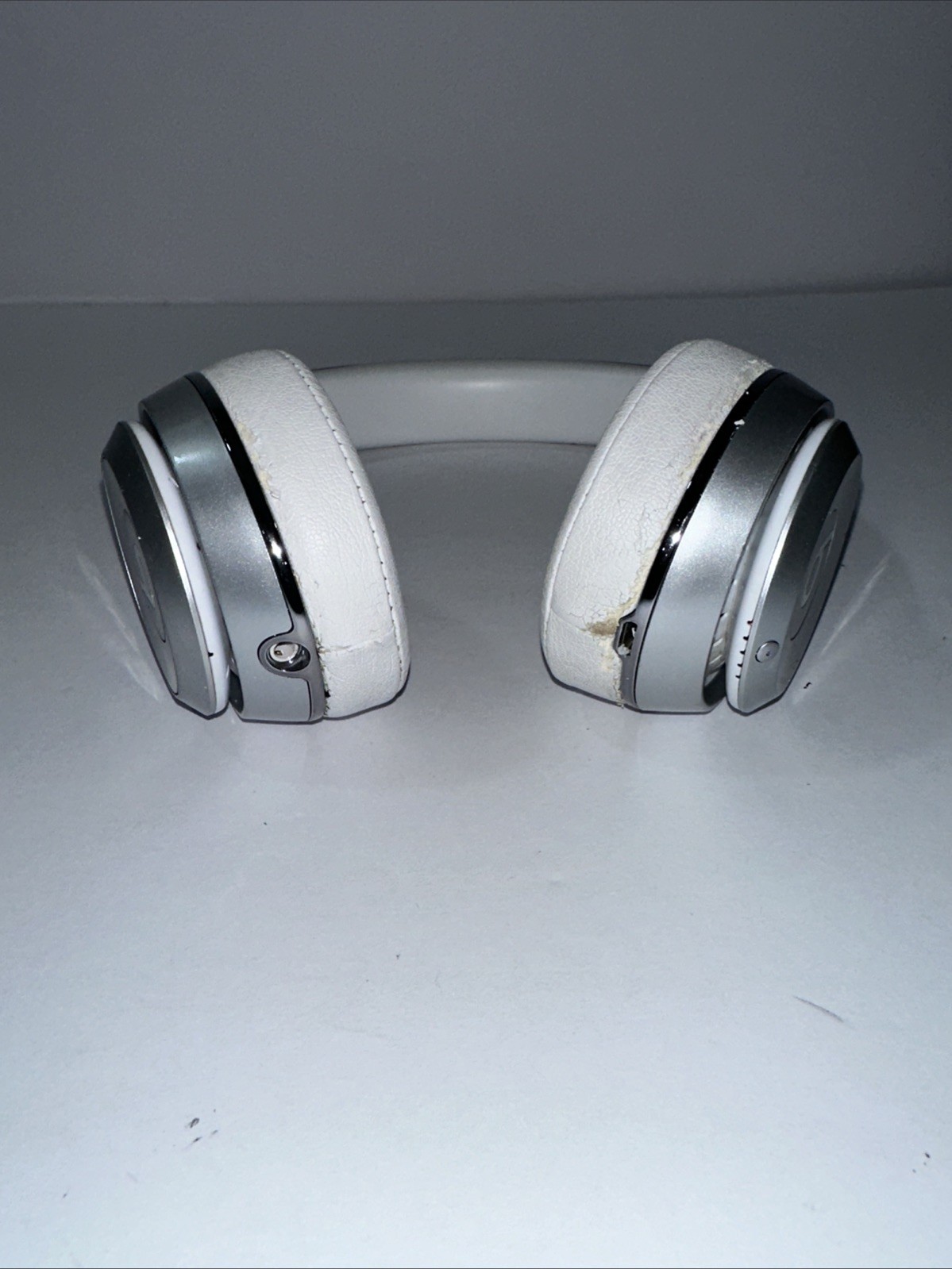 Beats by Dr. Dre Solo3 Wireless Needs New Pads Headphones White Silver