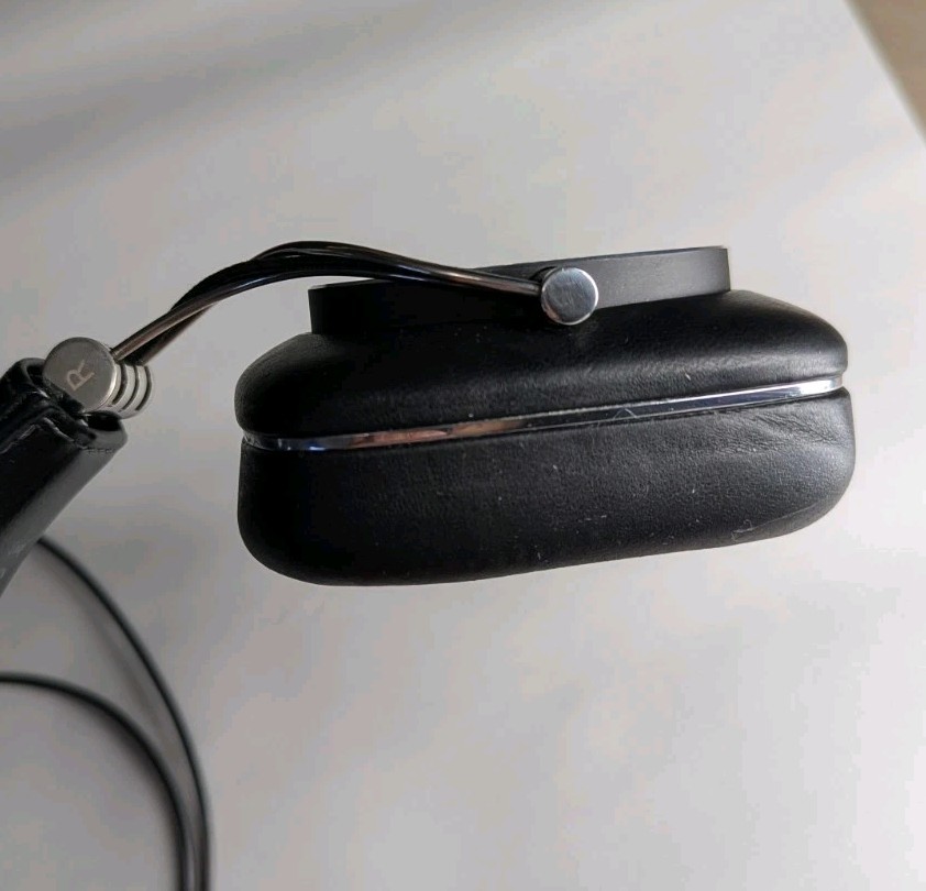 Bowers & Wilkins Over-Ear Headphones Black 3.5mm (READ)