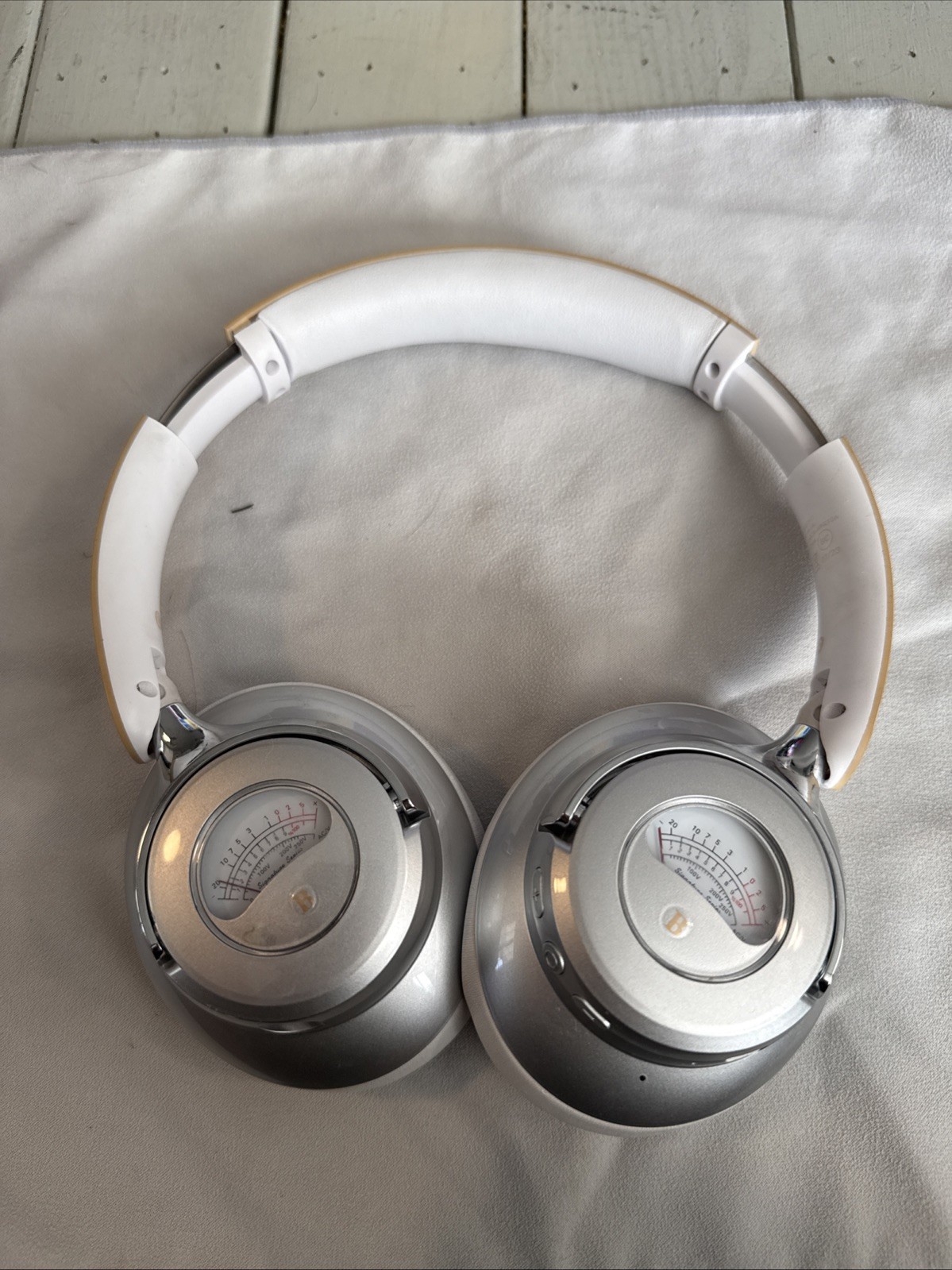 Read Brookstone Acoustic Pro Wireless Metered Headphones 35 Hours Bluetooth