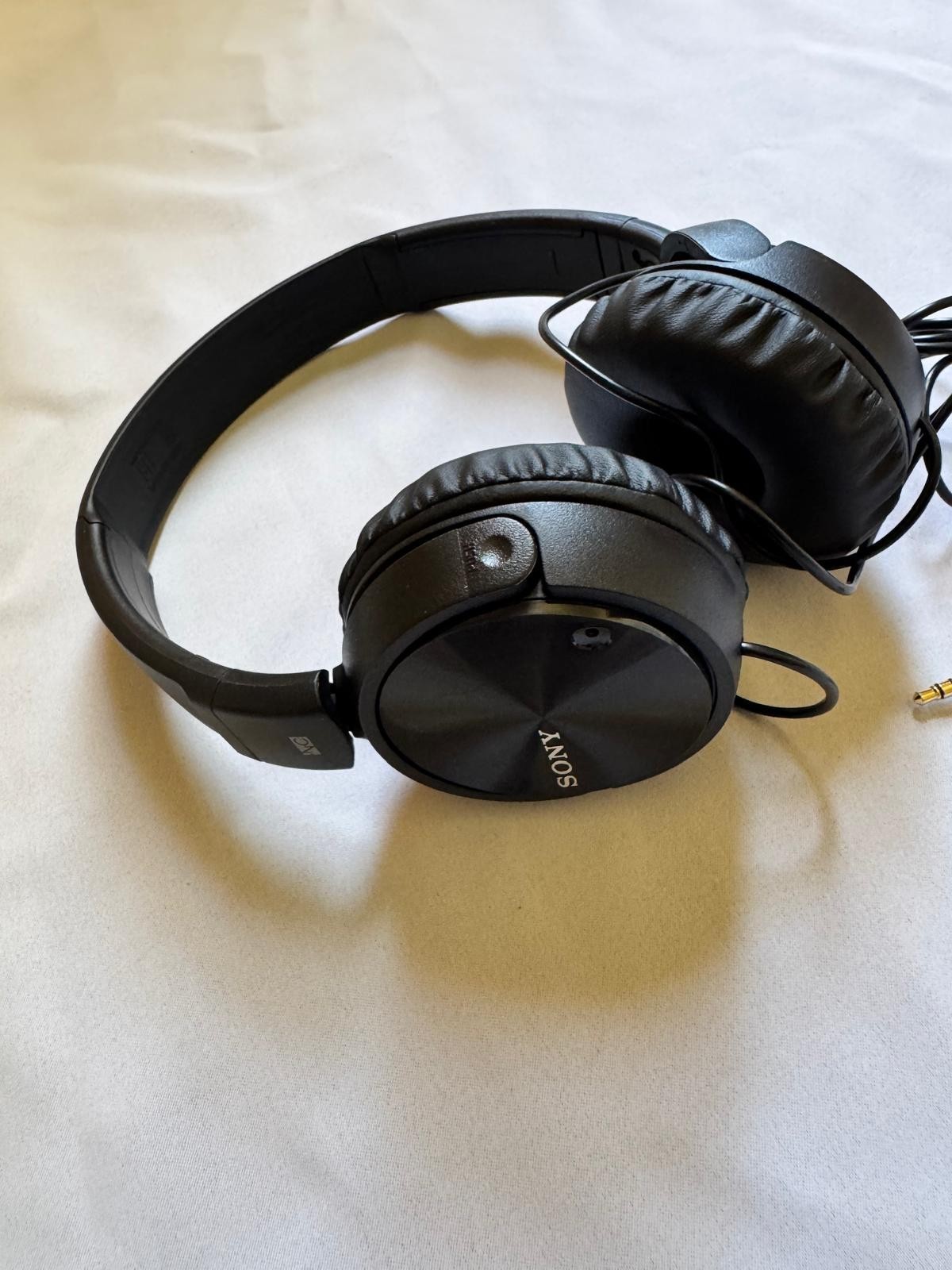 Sony MDR-ZX110NA Wired Headphones Noise Cancelling Over Ear Black Tested Works”