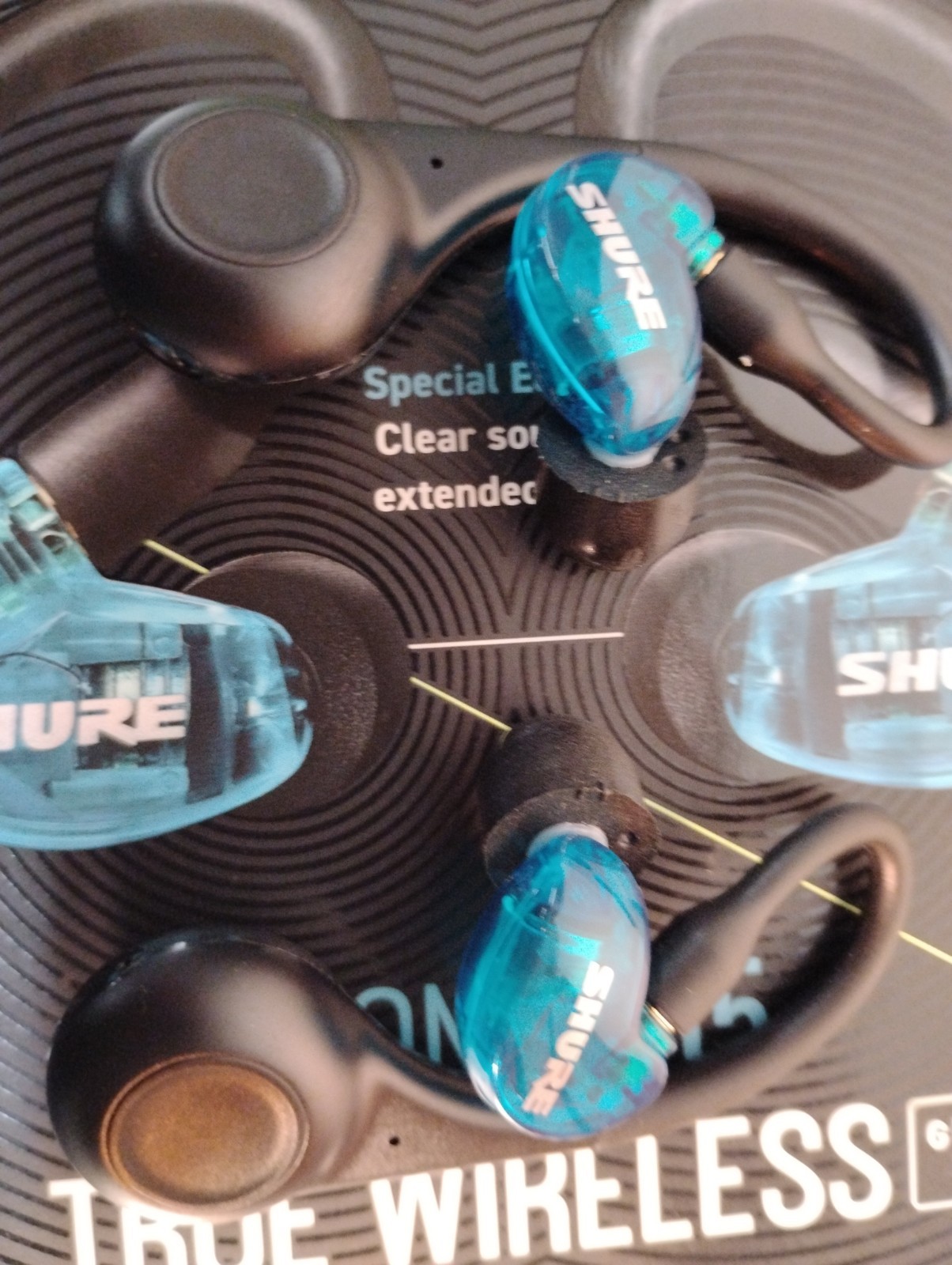 SHURE AONIC215 TRUE WIRELESS 2nd Generation Sound Isolating Earphones