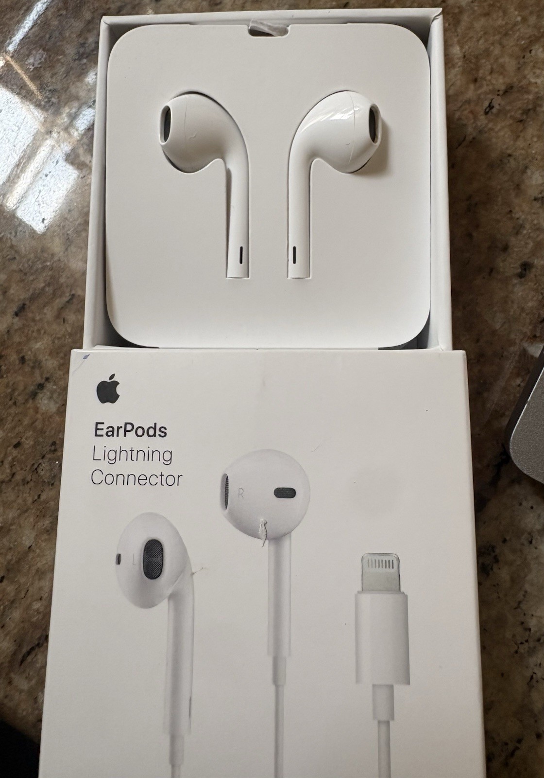 BRAND NEW Apple EarPods A1748 Lightning Connector In-Ear Wired Headphones w/box