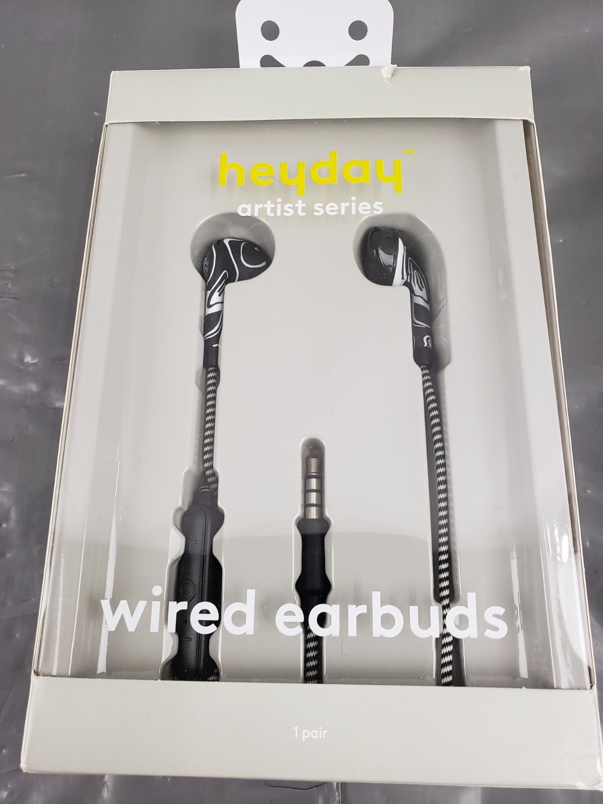 New LOT OF 9 heyday Corded Earbuds 3.5mm Plug Micro with Remote Comfort Fit