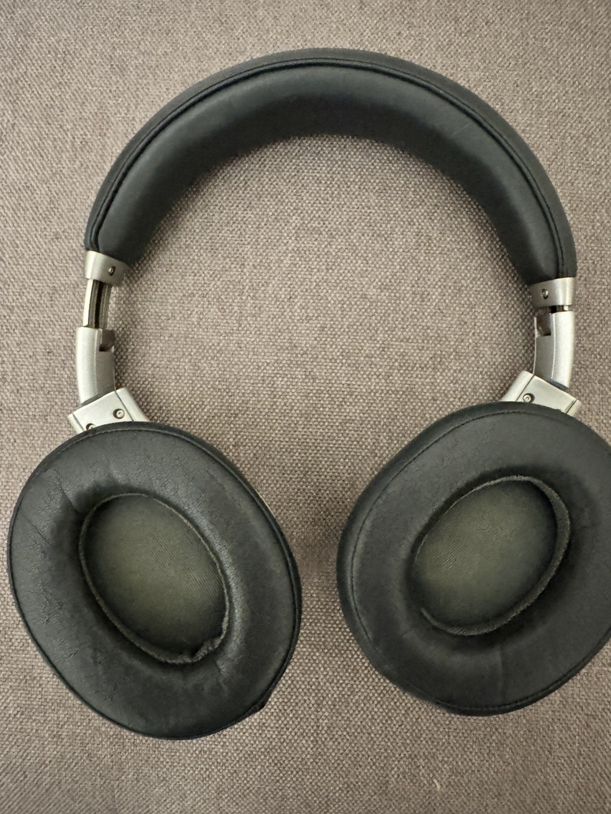Beats Executive Wired On-Ear Headphones Black J4312 read description Working