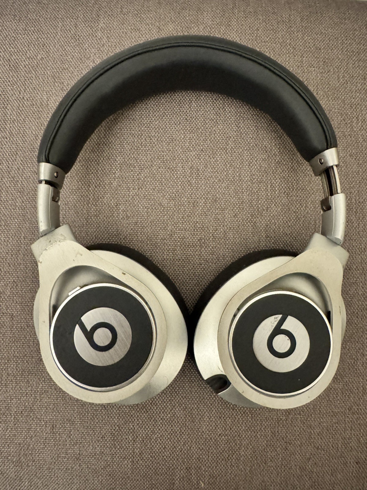 Beats Executive Wired On-Ear Headphones Black J4312 read description Working