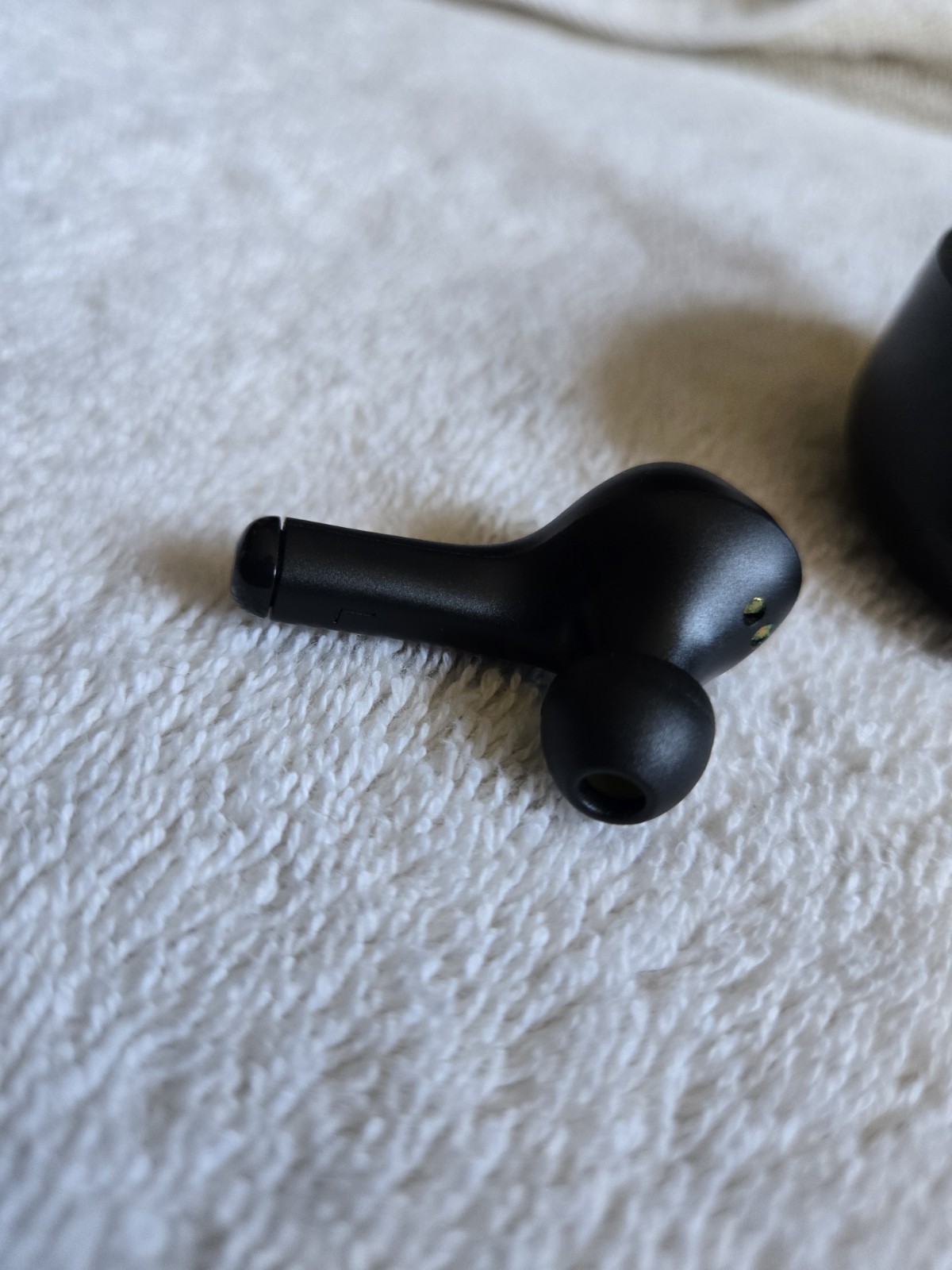 Motorola SH022 Wireless Bluetooth Earbuds, In-Ear, Black, Charging Case