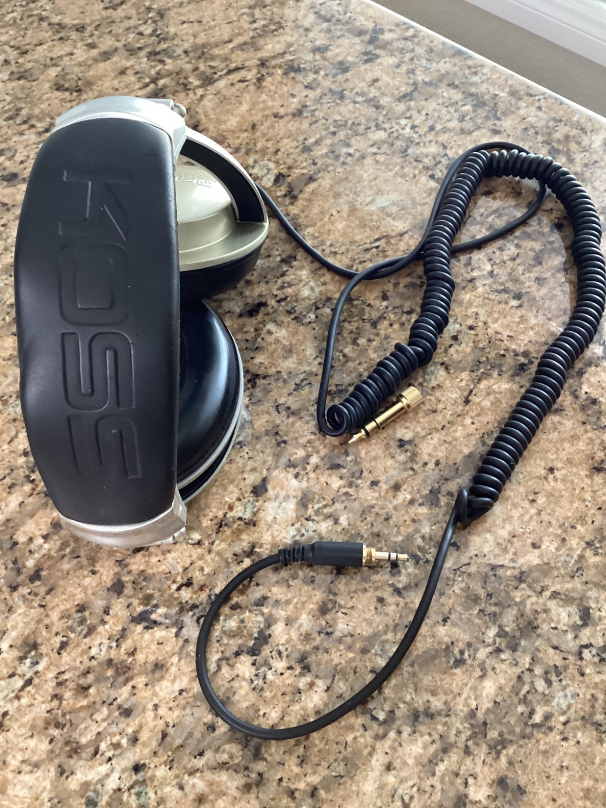 Koss Pro4AA Titanium Professional Stereophones (USED GOOD) PLEASE SEE PHOTOS.