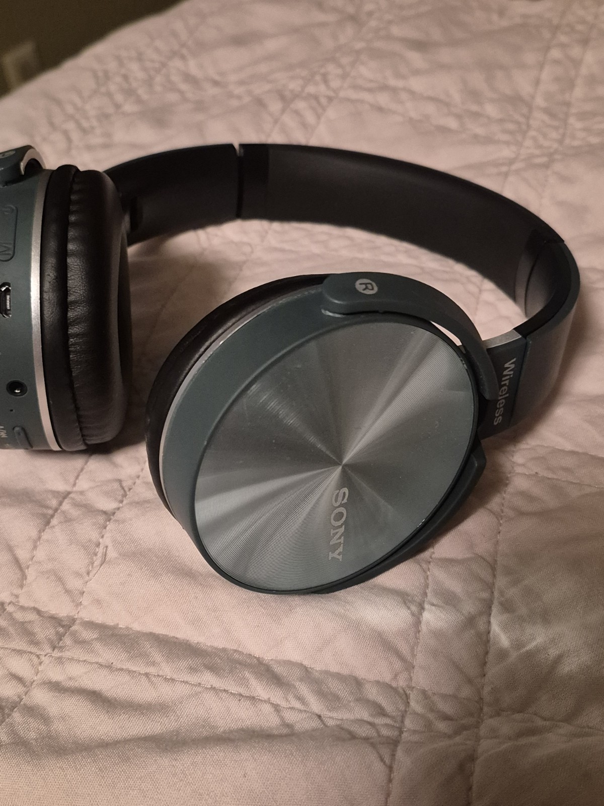 Sony MDR-XB950BT? Bass Boost Bluetooth Wireless Headphones Over-Ear Micro USB