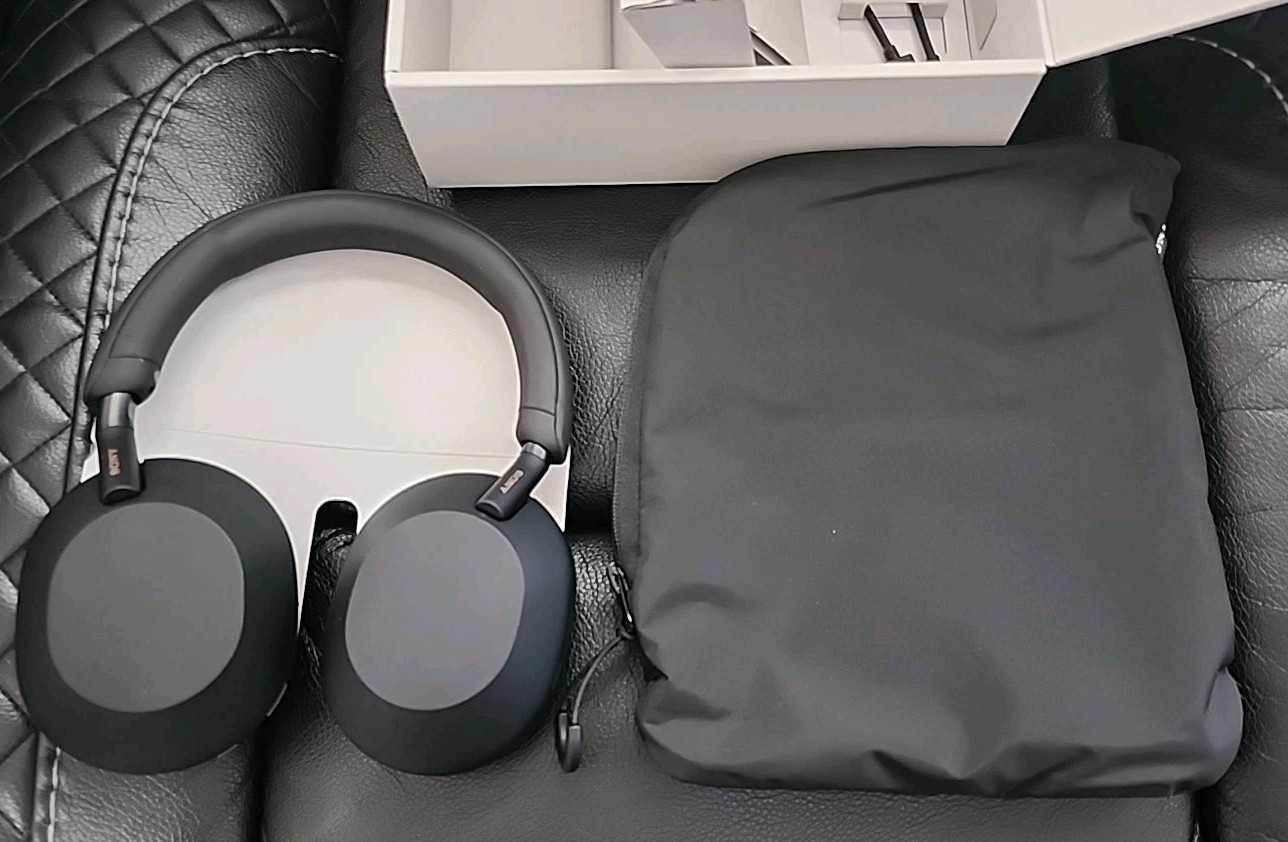LikeNew Sony WH-1000XM5SA Wireless Noise Canceling 30 Hours Headphones