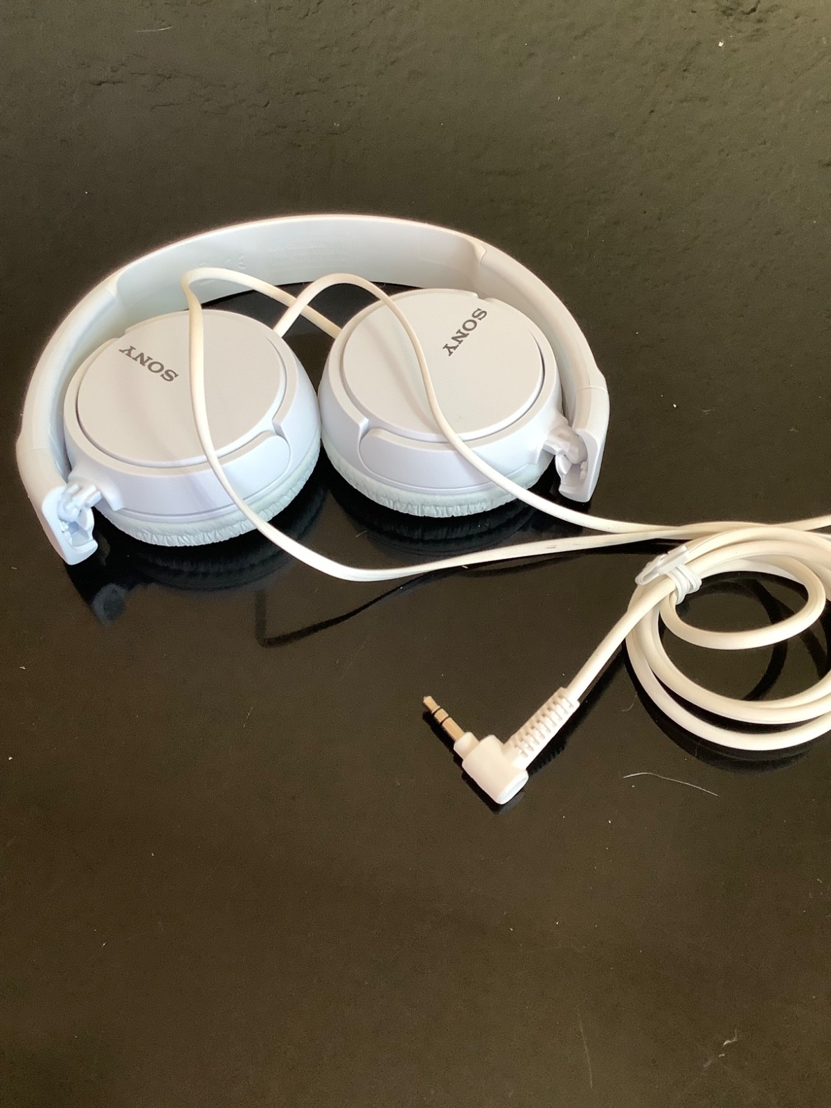 Sony MDR-ZX110 Ear-Pad (On the Ear) Headband Headphones – White