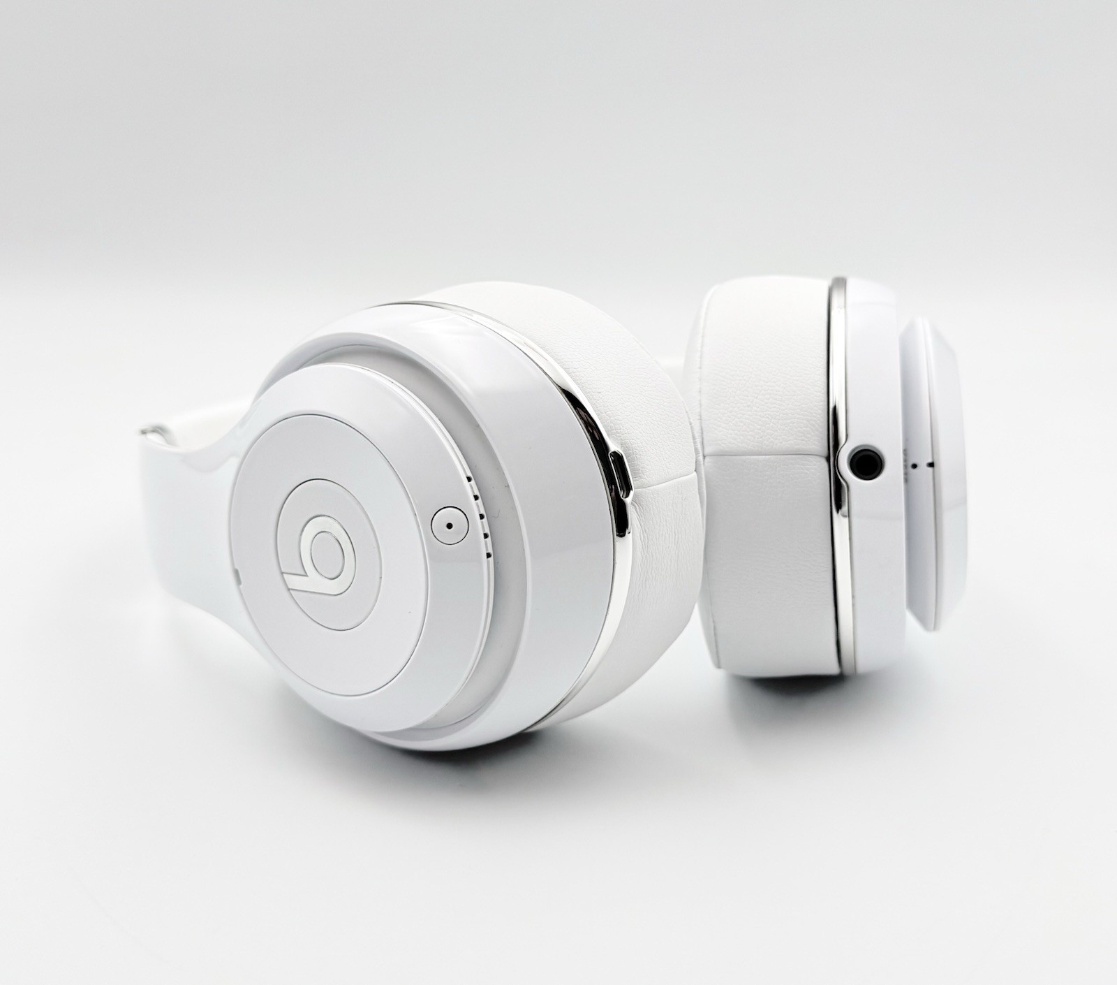 Beats Studio3 Wireless Over-Ear Headphones White