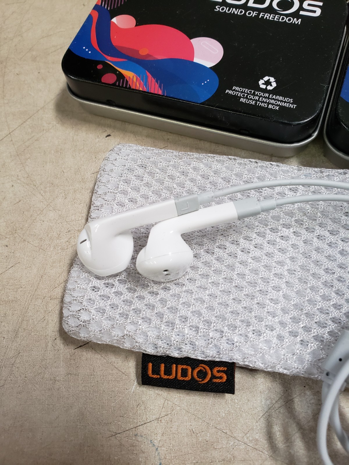 Lot of 4 – LUDOS FEROX Wired Earbuds in-Ear Headphones – White