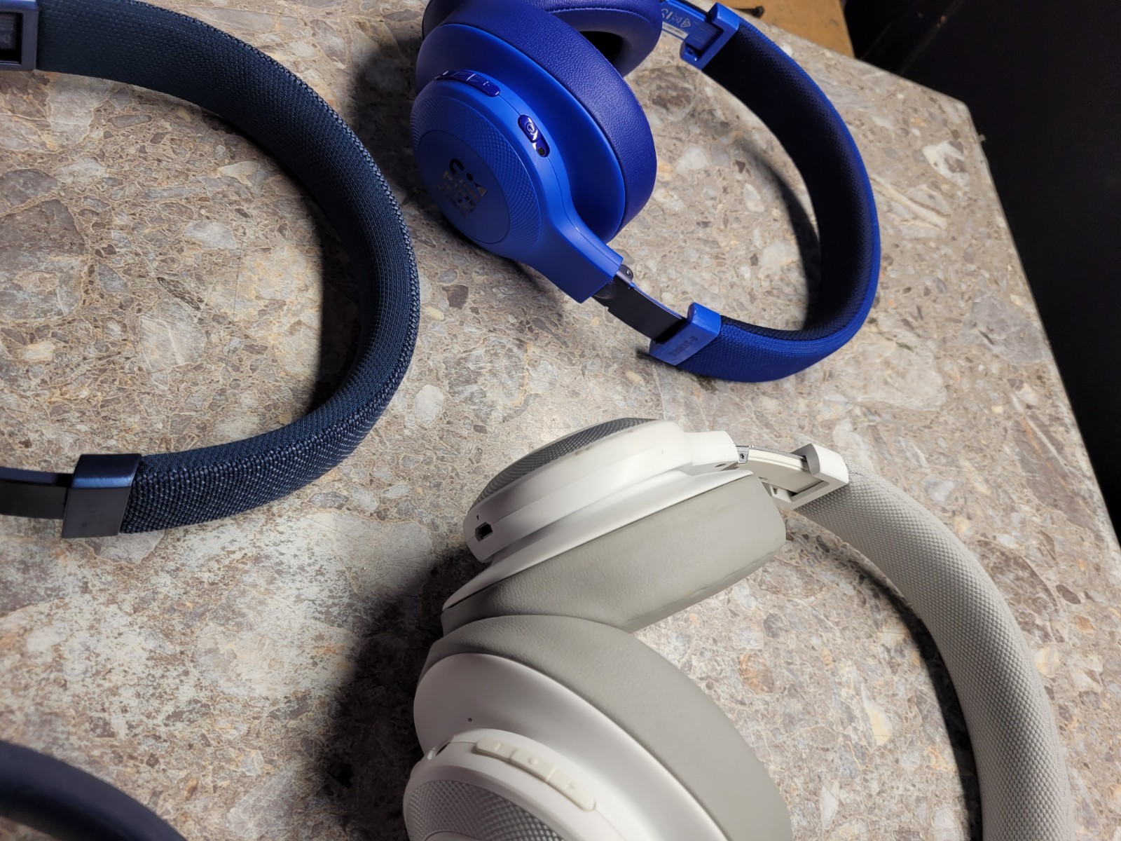 JBL Live 660NC, JBL Live 460NC, and more 5 total Bluetooth Headphones working