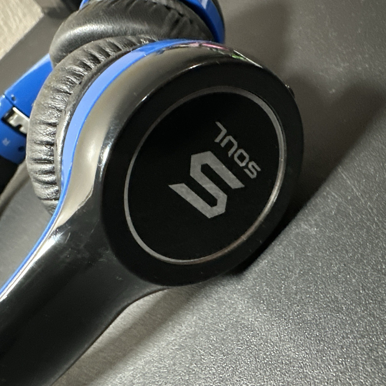 Soul by Ludacris SL100UB Ultra Dynamic On-Ear Headphones Blue w/ pouch and cord