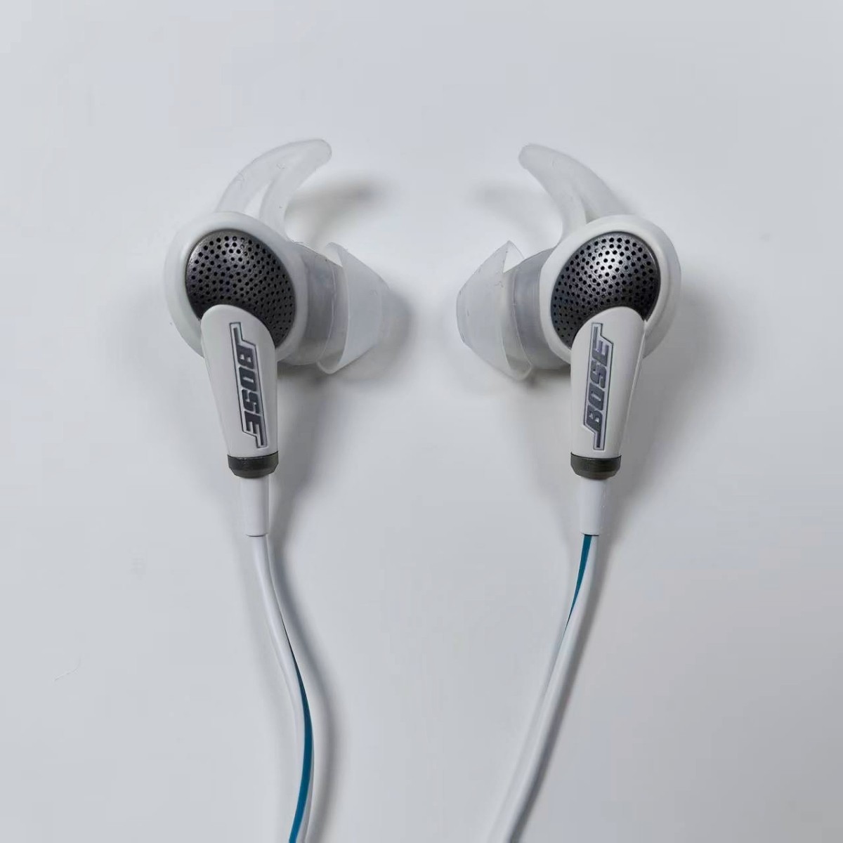 Bose QuietComfort 20 Headphones Noise Cancelling QC20 Earbuds for IOS White