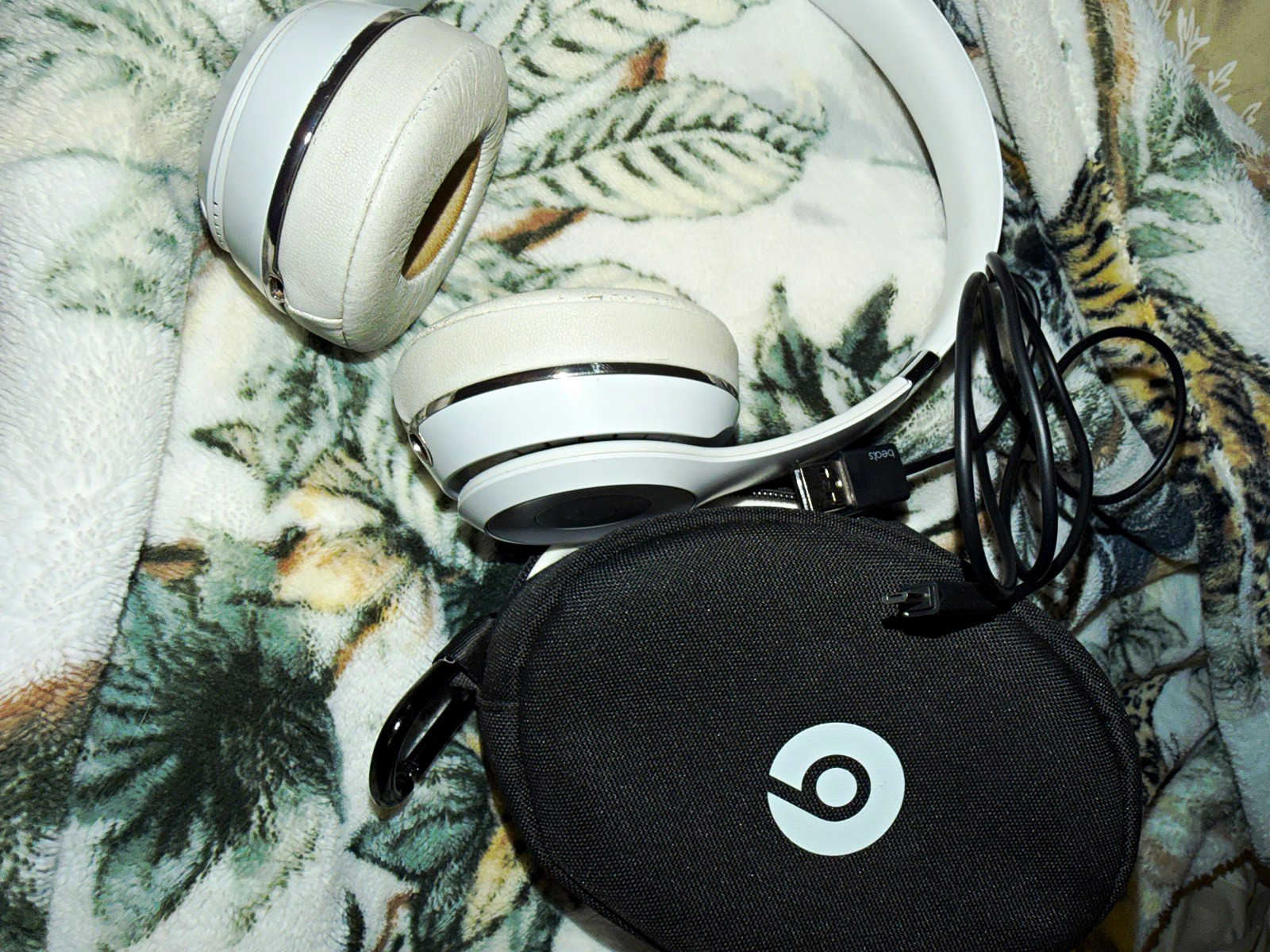 Beats Studio 3 wireless Headphones White/Silver Case