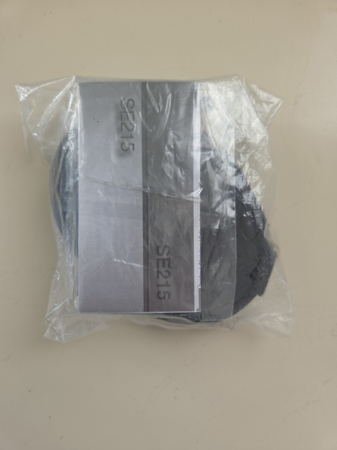 Shure SE215 Sound Isolating Earphones – Clear