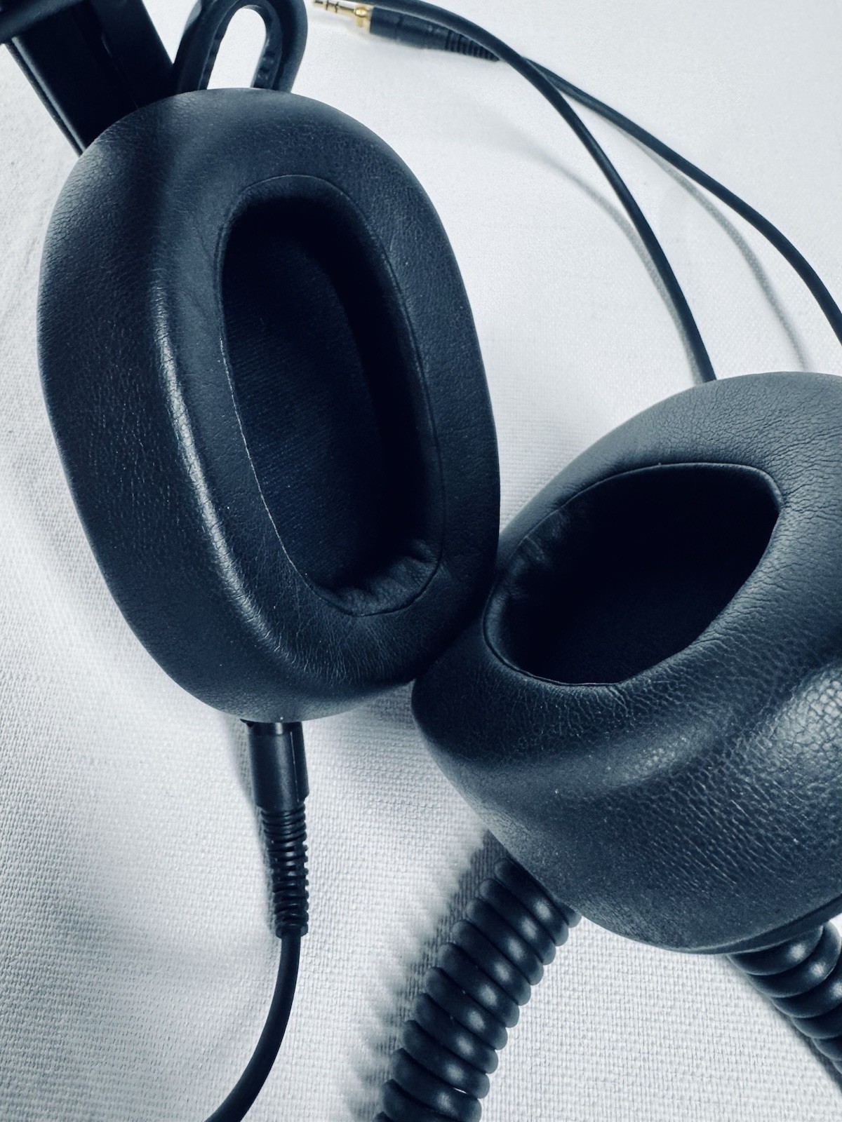 AKG K371 Over-Ear Closed-Back Pro Studio Headphones 50MM Drivers 3 Cables Bag