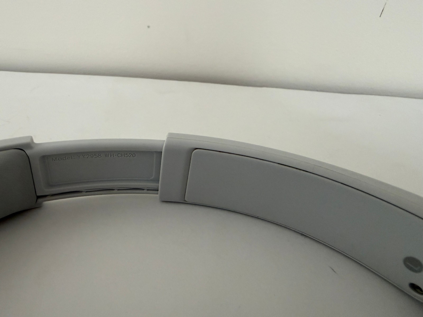Sony Wireless Over the Ear Headphones YY2958 WH-CH520, White, Tested…