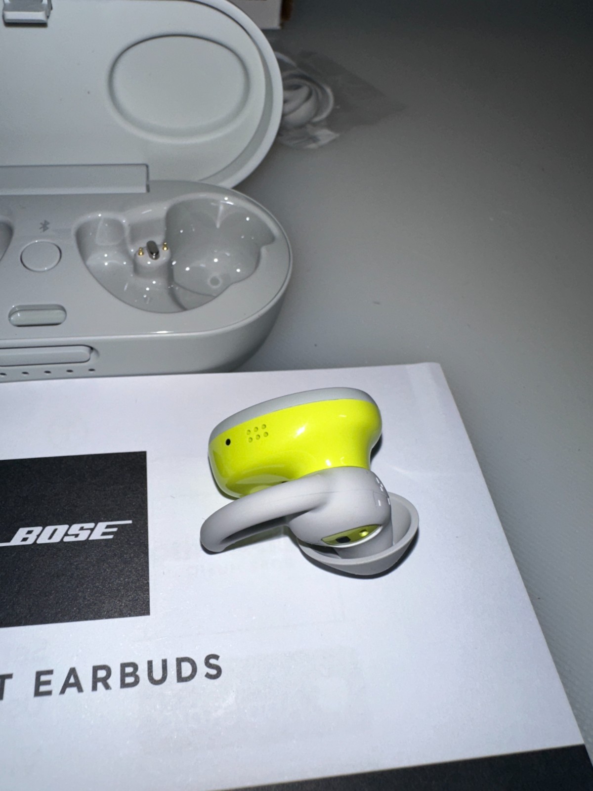 Bose Sport Earbuds Wireless Bluetooth In-Ear Headphones Glacier White 805746-003