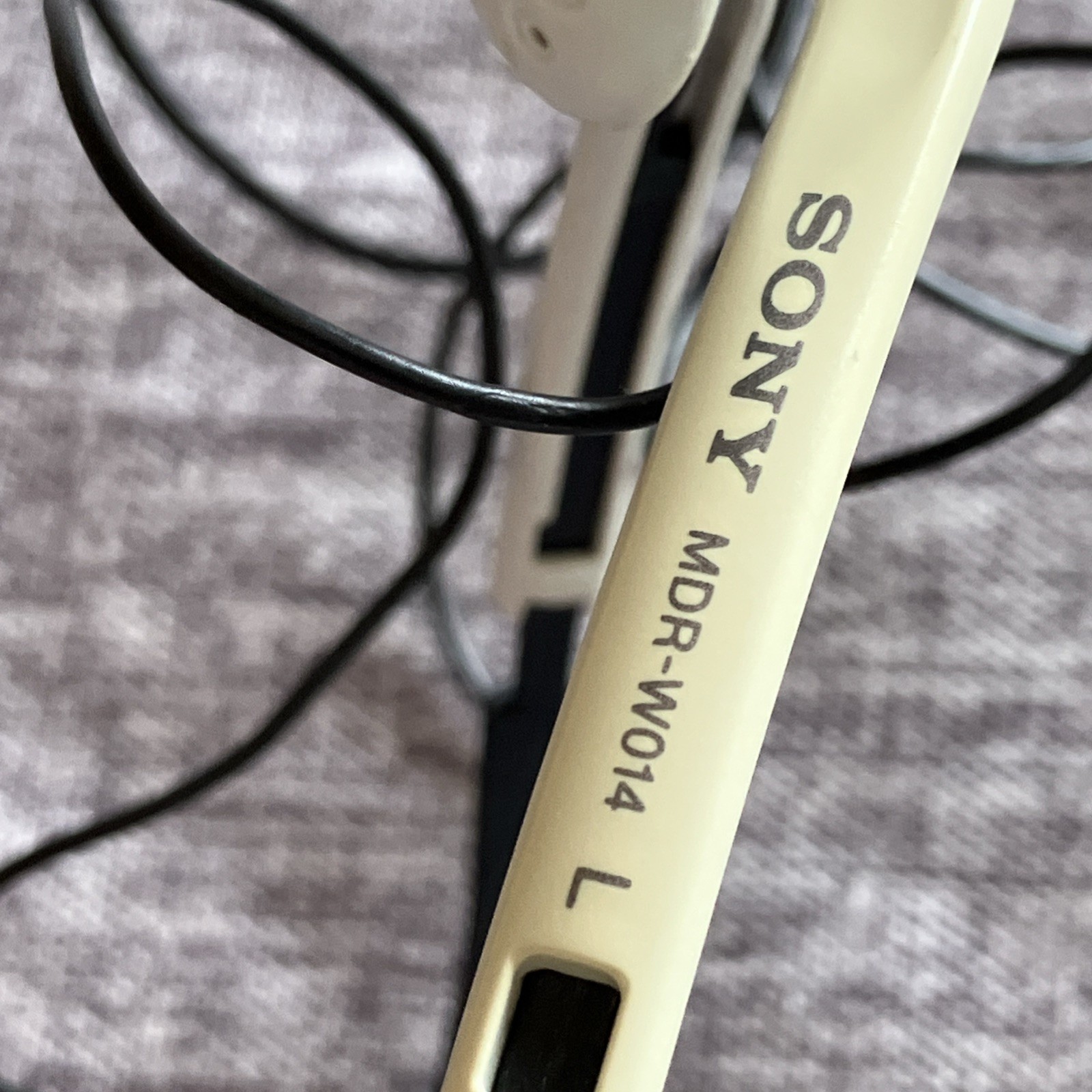 Sony MDR-W014 in-Ear Headphones White Orange Vintage Sports Walkman Vintage