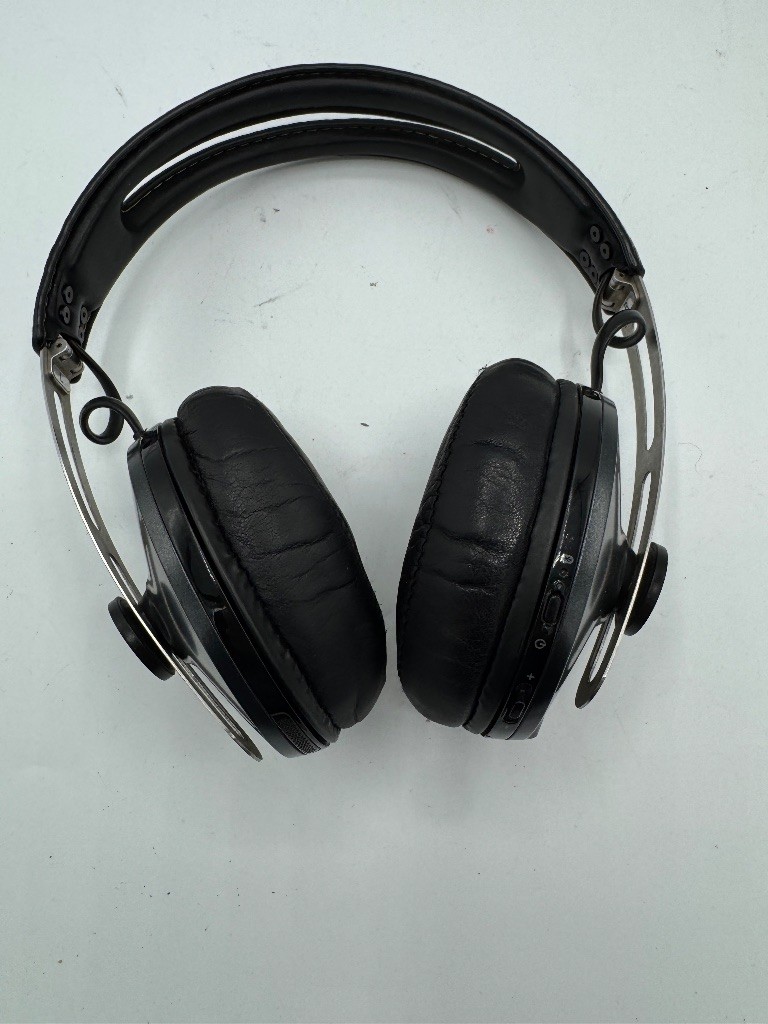 Sennheiser Momentum 2.0 Wireless Bluetooth Over-Ear Headphones Black – For Parts