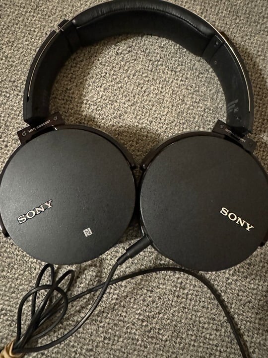 SONY MDR-XB950BT Extra Bass Wireless Headphones Over-Ear Headphones Red/BLACK