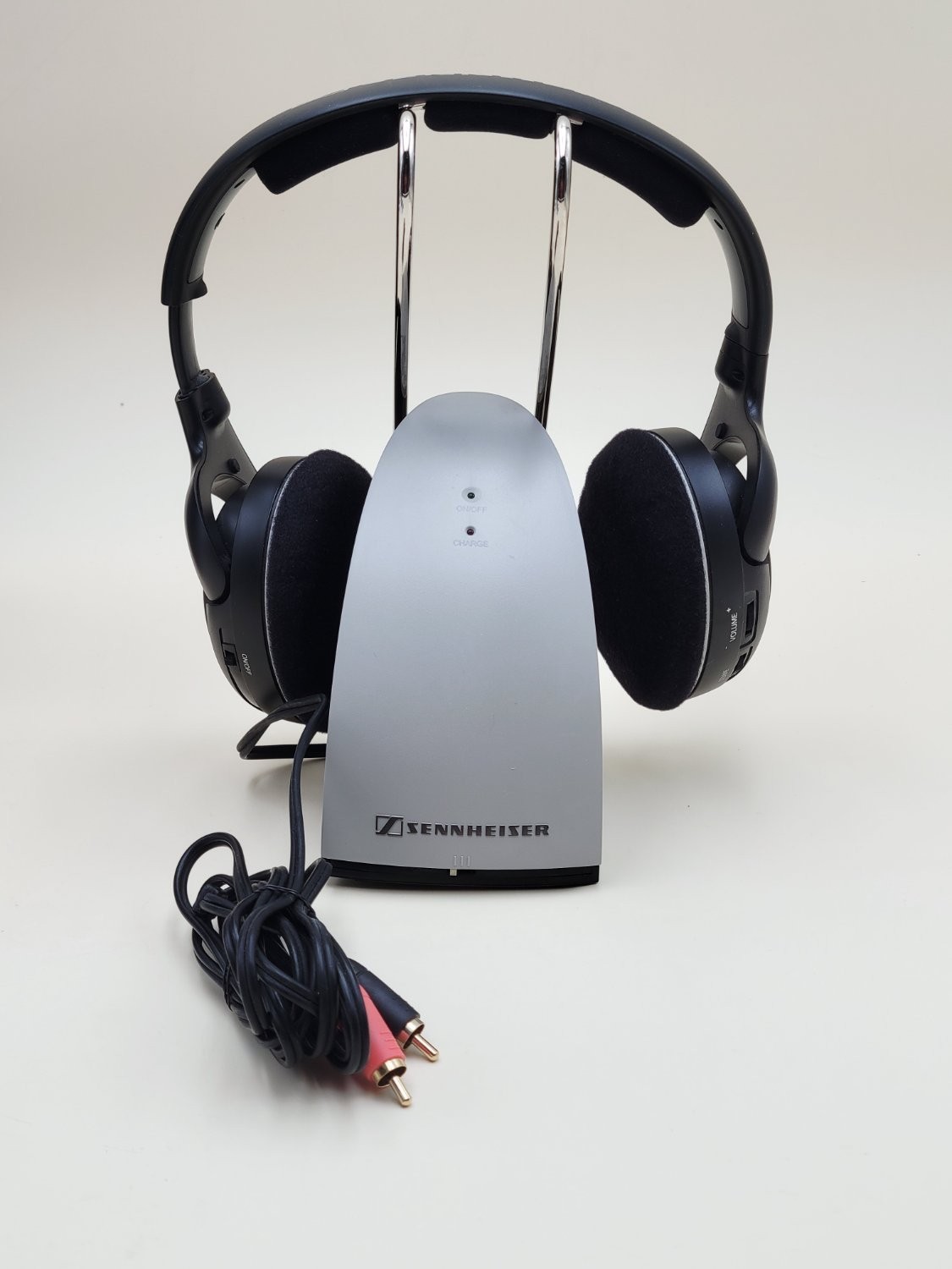 Sennheiser RS 120 Ear-Pad (On the Ear) Charging Cradle Transmitter Black