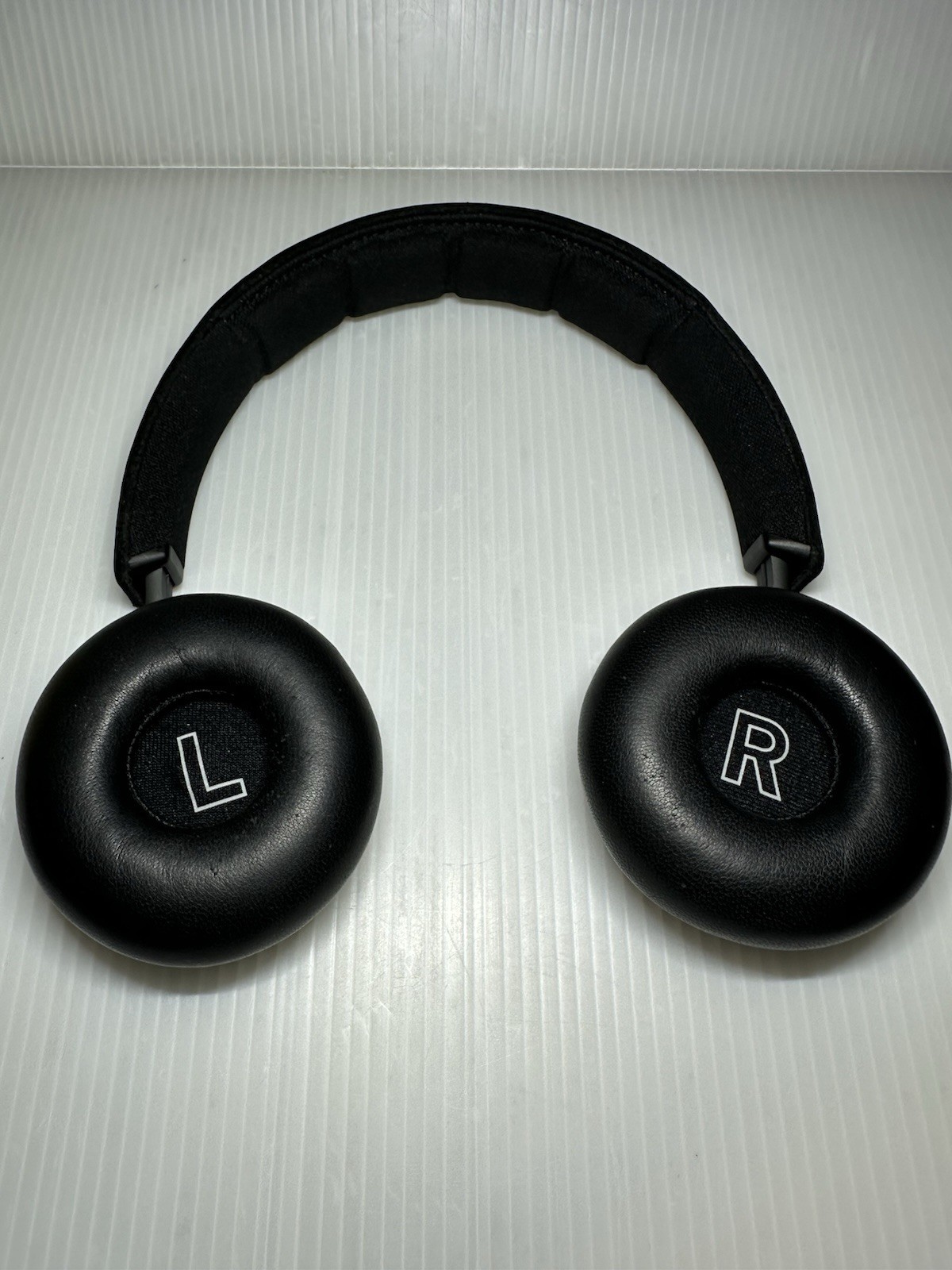 Bang & Olufsen Beoplay H9 Over the Ear Wireless Headphones – Gray/Black Matte