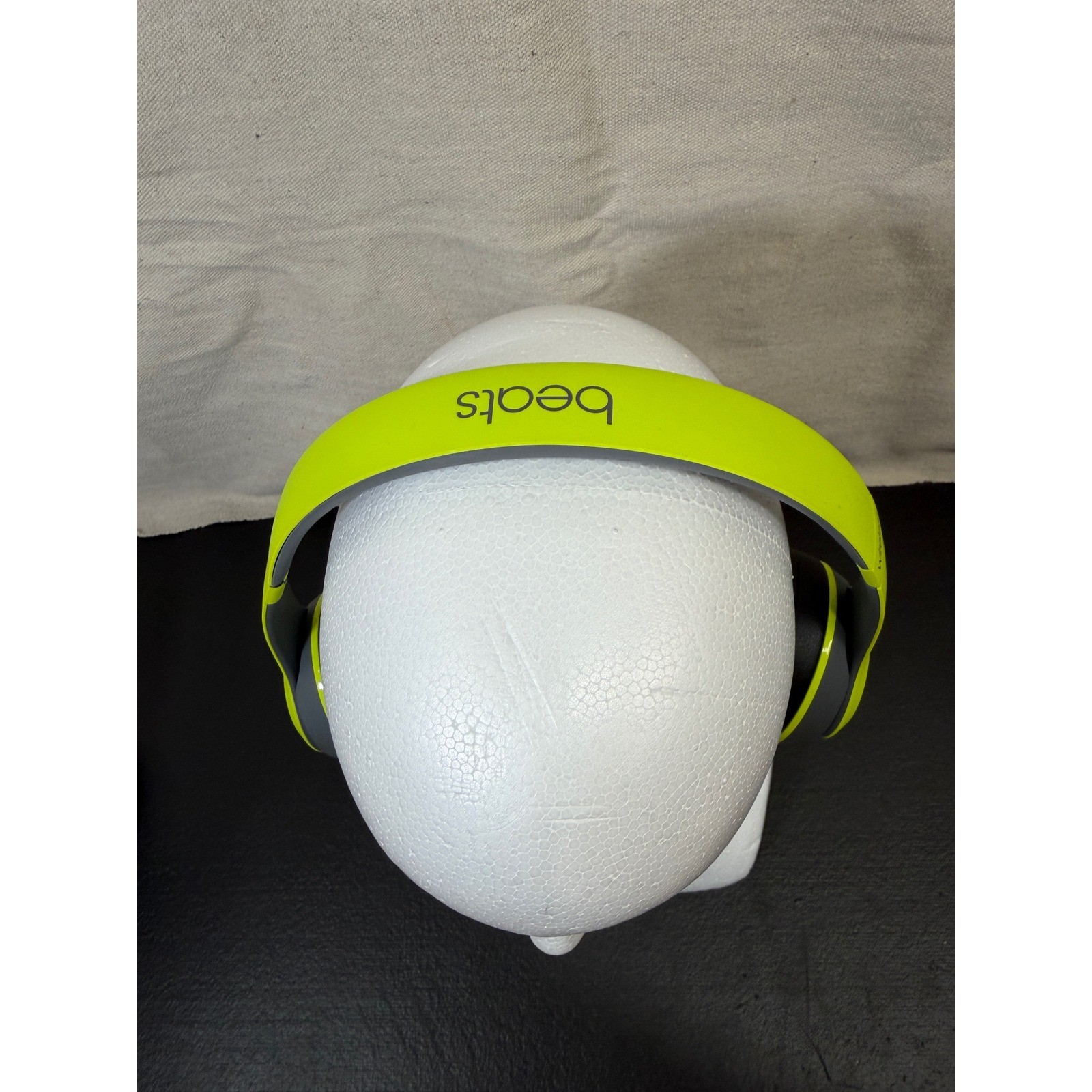 Beats Solo 2 Wireless Headphones Unisex Adjustable Shock Yellow Bluetooth Audio