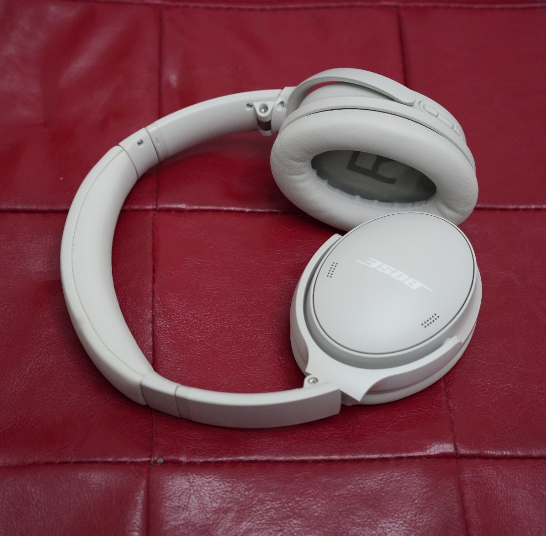 Bose QuietComfort SC Noise Canceling Headphones (2025) White Smoke – Excellent
