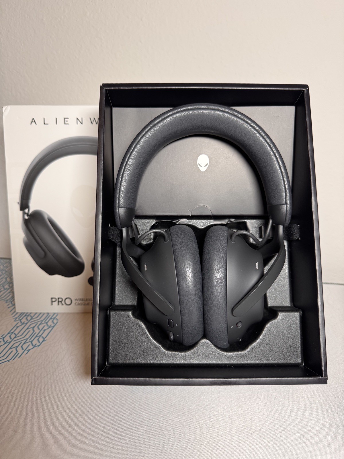 Alienware Pro Wireless Gaming Headset Wired/Wireless, BT (Dark Side of The Moon)