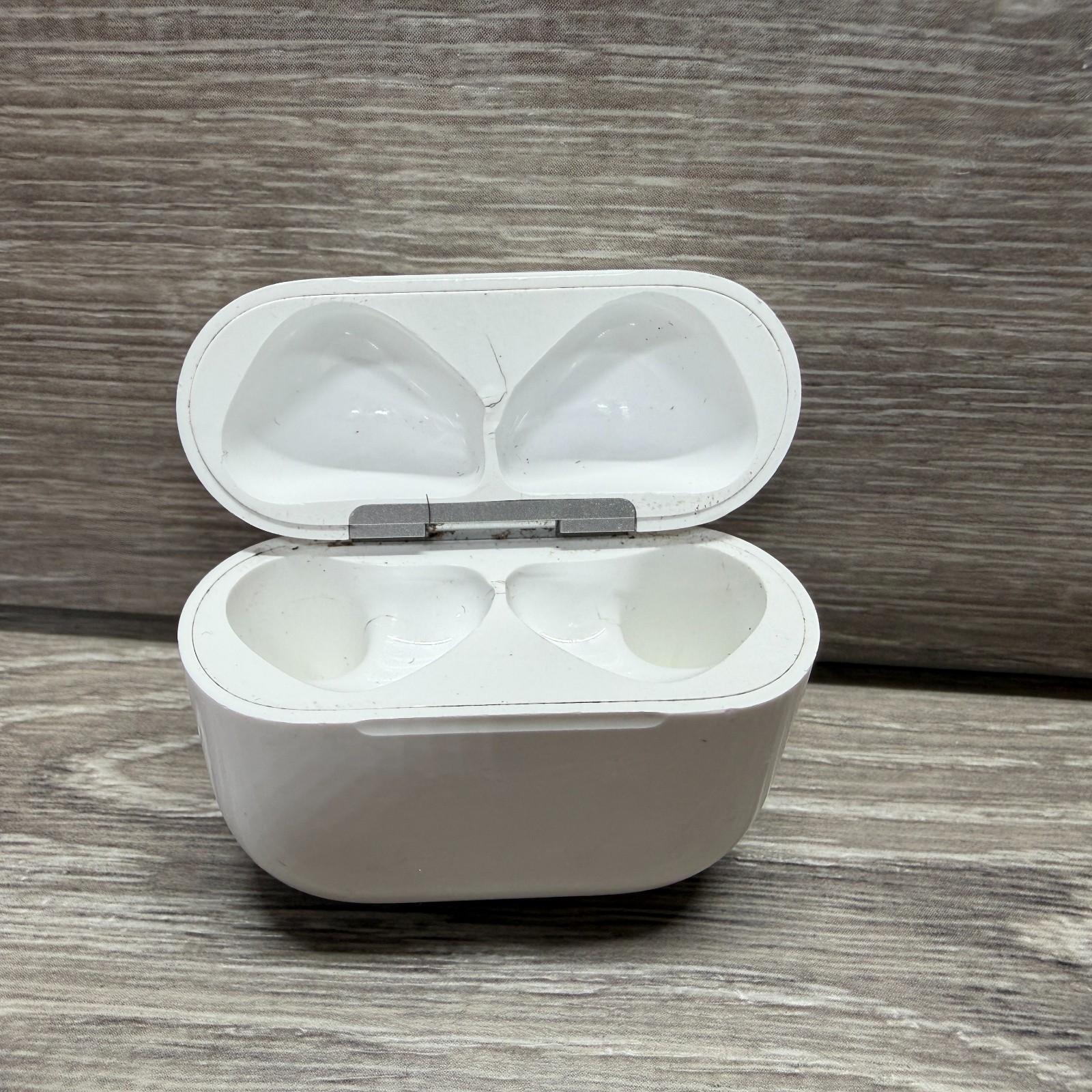 Apple AirPods 4th Gen A3053 USB-C Charging Case Wireless Earbuds White